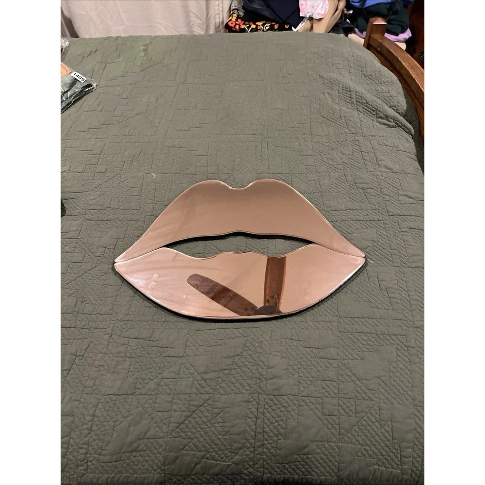 Mirror Lips Decor Very Sexy Measurements In Photos - Picture 7 of 7